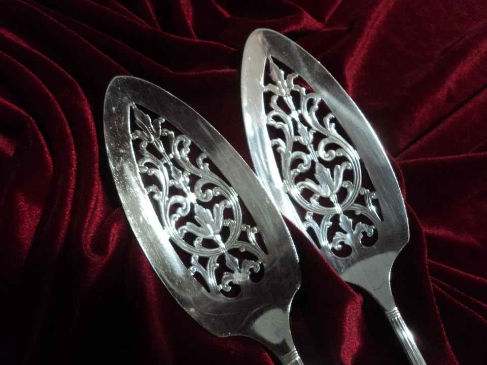 Silverplate Flatware Lot of  2   Pierced Pie Cake Servers Oneida Coronation 1936 - Image 2 of 4