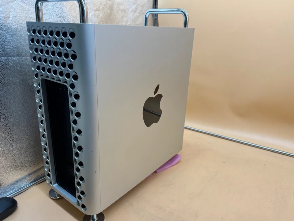 2019 Mac Pro 3.5GHz Intel Xeon W 8 Core 32GB RAM 500GB Radeon Pro W5500X 8GB L#3 - Image 2 of 4