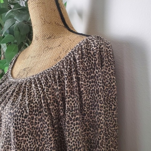 Blusa Michael Kors con estampado animal material elástico para mujer talla grande - Imagen 4 de 10