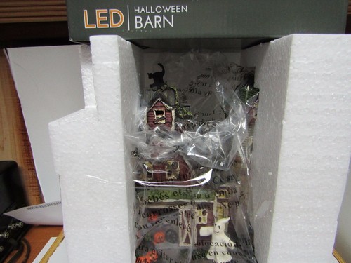 Pumpkin Hollow HALLOWEEN BARN Musical LED Lighted Building Indoor Decor NEW - Picture 9 of 12