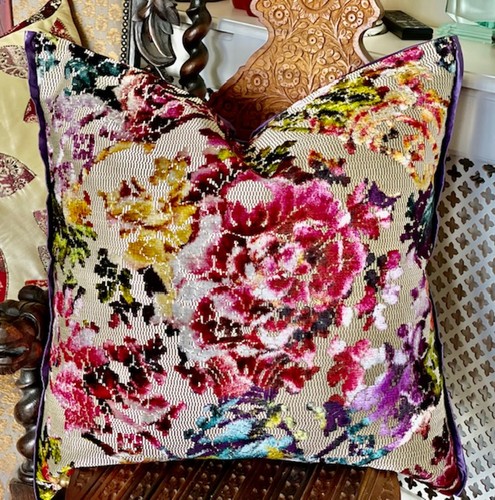 DESIGNERS GUILD FABRIC CUSHION COVER MARTINEAU BERRY 60X60CM  - Afbeelding 1 van 2