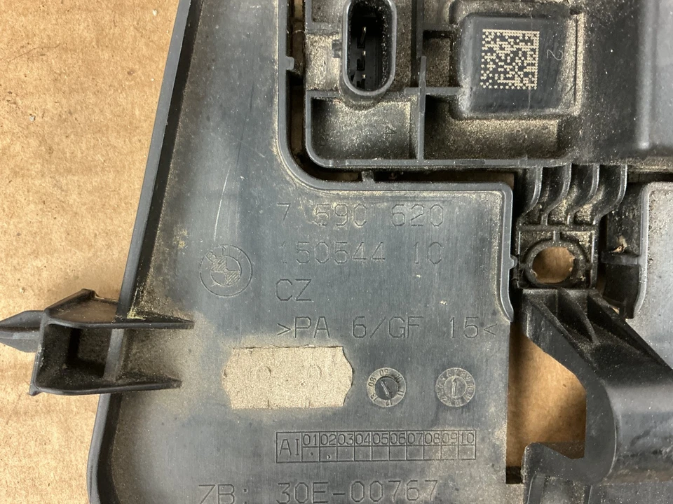 2010-2016 BMW 535i F10 xDrive Fuse Box Module Carrier Plate Bracket 7590620 OEM - Image 3 of 4