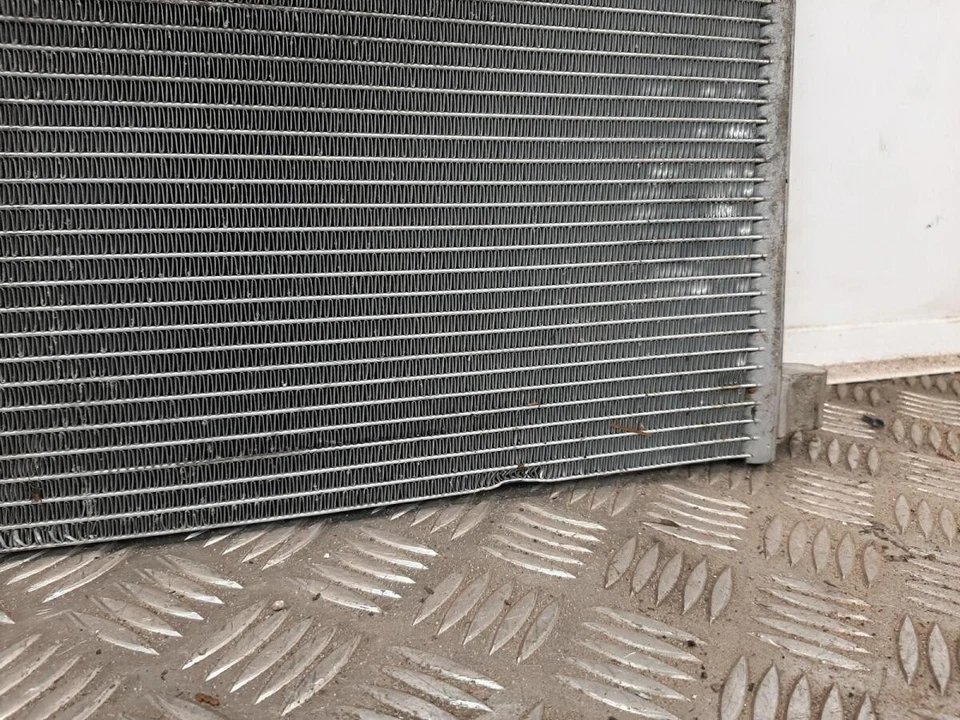 A/c Condenser/radiator Porsche Panamera Platinum Edition D V6 Tiptroni 2013 2967 - Image 2 of 4