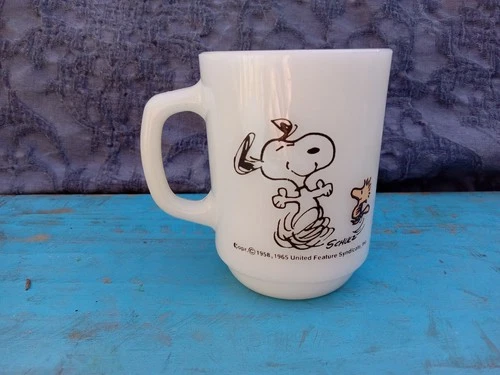 Vintage Fire King Peanuts Snoopy & Woodstock 1965 Milk Glass Coffee Mug