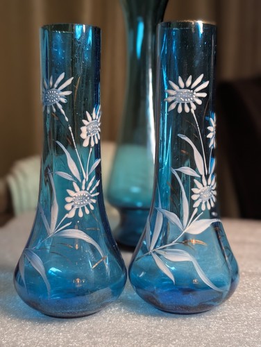 Lot 3 Antique Blue Cobalt Glass Bud Vases Handpainted White Gold Enamel Florals - Picture 18 of 22