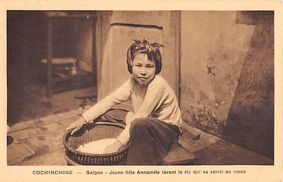 CPA ASIE SAIGON GIRL ANNAMITE WASHING RICE TO BE SERVED AT DINNER