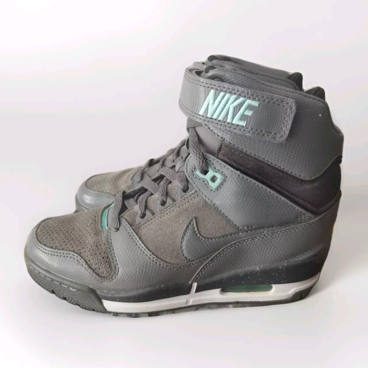 WOMENS NIKE AIR REVOLUTION SKY HI SIZE UK 4.5 EUR 38 (599410 011)