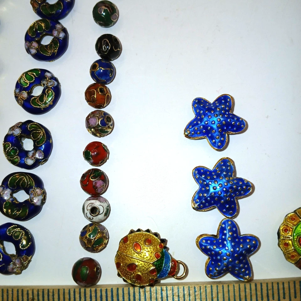 Lote de 49 Cuentas Cloisonne y Esmaltadas Surtidas Mezcladas Ladybugs Estrellas de Mar y Redondas Foto 4 de 4