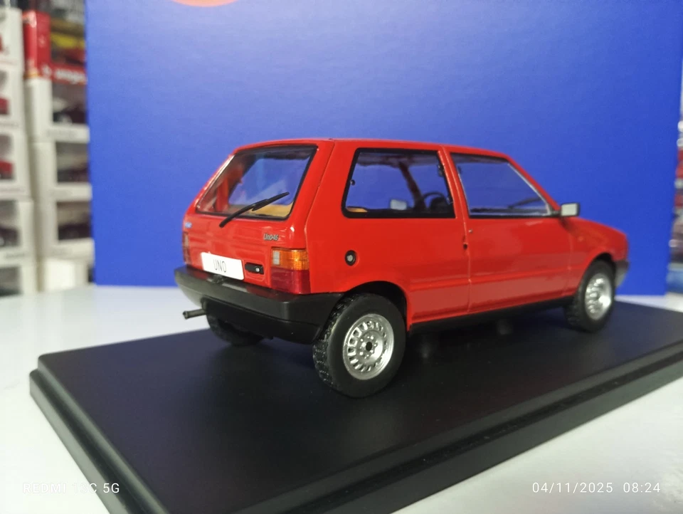 1:24 WHITEBOX Fiat Uno 45 1983 Red Black WB124257 - Immagine 3 di 4