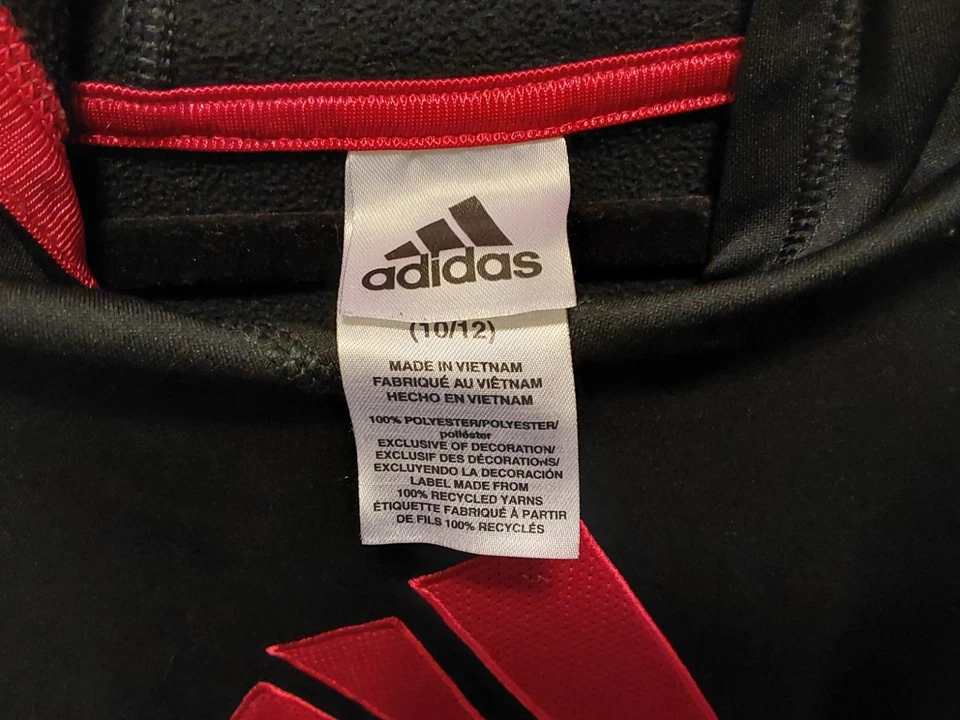 2 sudaderas con capucha Adidas negras para niños con logotipos cosidos y bolsillo frontal / talla M 10-12 / usadas en excelente estado Foto 4 de 4