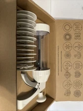 Pampered Chef Cookie Press 1525 15 Discs in Original Box w Recipe Book