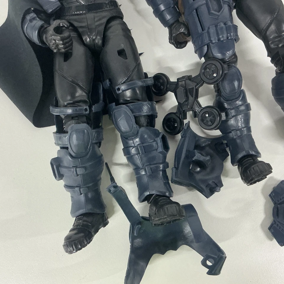 2x DC Comics Batman Action Figures w/ Accessories (90) #400 - Image 4 of 4