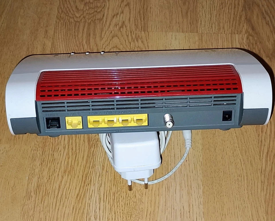 AVM FRITZ!Box 6660 Cable Wi-Fi Modem-Router (20002910) - Bild 3 von 4