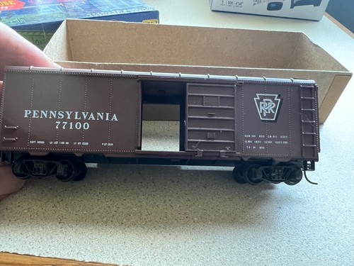 Camiones/acopladores Kadee HO Roundhouse 40' Box Car Pennsylvania PRR 77100 construidos | Condition: Used