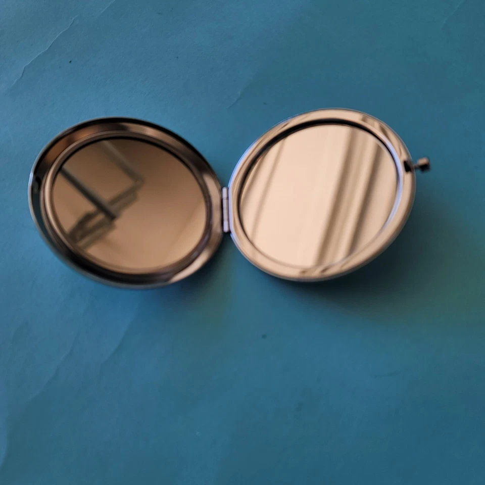 Espejo compacto con cubierta tipo joya, nuevo/caja, gran relleno de medias, 3 colores Foto 2 de 4