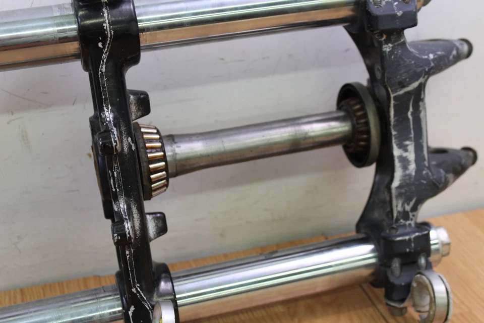 1977 Yamaha IT250 передние вилки с зажимами - Изображение 3 из 4