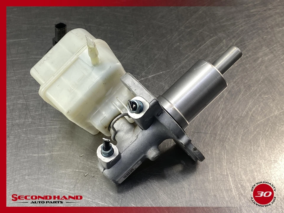 2014-2016 BMW 535D XDRIVE — резервуар тормозной жидкости / бак 6782289 - Изображение 4 из 4