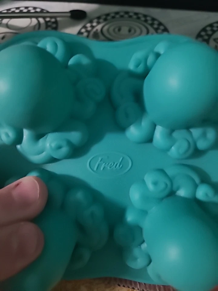🐙🖤Fred COOLAMARI Octopus Silicone Ice Tray Coolamari Home ~ Home Decor 🖤🐙 - Image 3 of 3