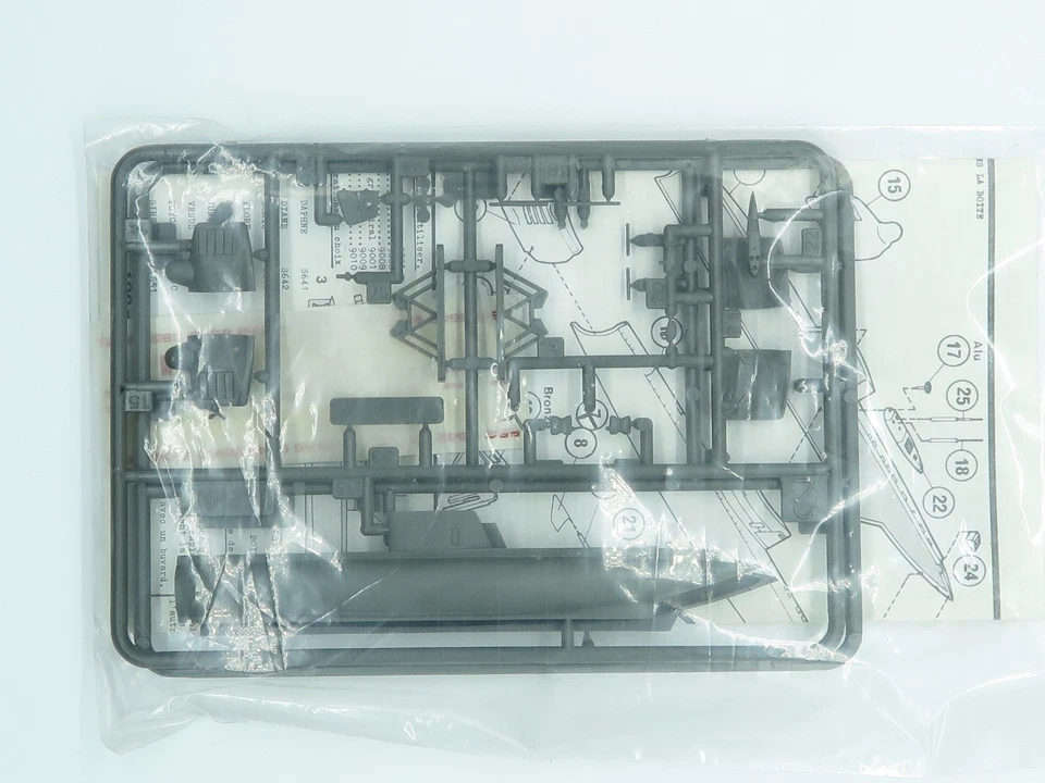 HELLER 1073 - Sous-marin Daphne - 1:400 - Immagine 4 di 4