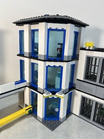 LEGO CITY: Police Station (60141)