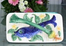 Fischtopf aus Steingut, schön dekoriert. Fischmotiv.