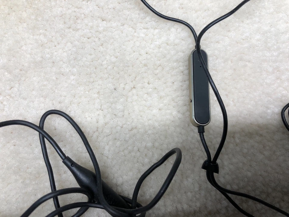 T-Jays Four In-Ear Noise Isolating Earphones for iPhone (Black / Metal) - Imagem 3 de 4