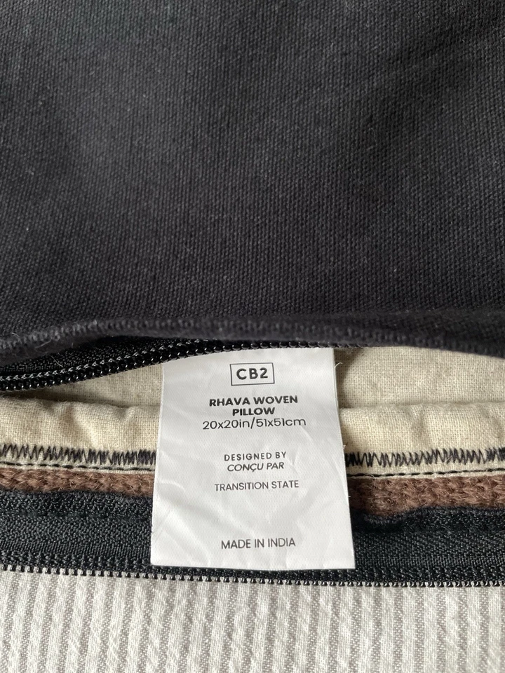 CB2 Crate & Barrel Pillow Cover 20x20 Wool Gently Used Great Condition CUNÇU PAR - Image 3 of 4