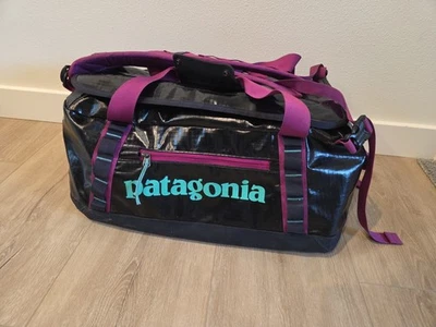 Patagonia バーガンディ キャリーカート used Black Hole Wheeled Duffel 45L – Patagonia Worn Wear®
