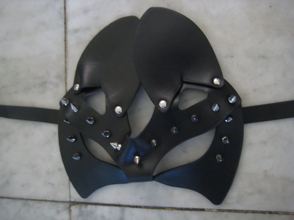 NUEVO Arnés de cuero sintético para mujer Catgirl remaches máscaras envío gratuito Foto 2 de 4