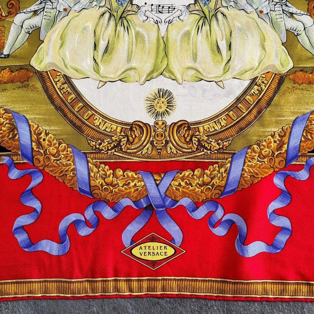GIANNI VERSACE スカーフ 1995 GIANNI VERSACE silk neck scarf Baroque & Roman Rider