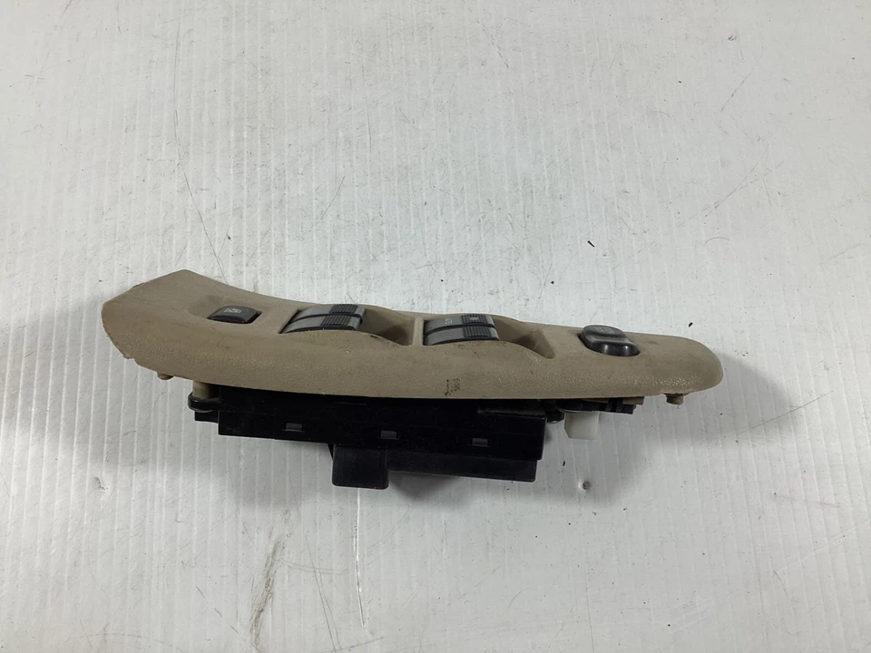 Interruptor de ventana principal delantero del lado del conductor Mazda 626 1998-1999 GD7B66350 OEM. Foto 3 de 4