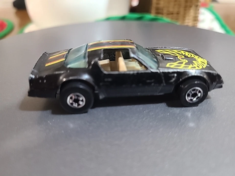 Pontiac Firebird vintage 1977 Hot Wheels Hot Bird transmisión automática paredes negras Hong Kong Foto 2 de 4