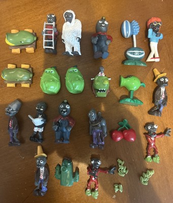 Lot Plants vs Zombies Toy Action Figure Lot Pea Shooter Cactus Squash Etc +