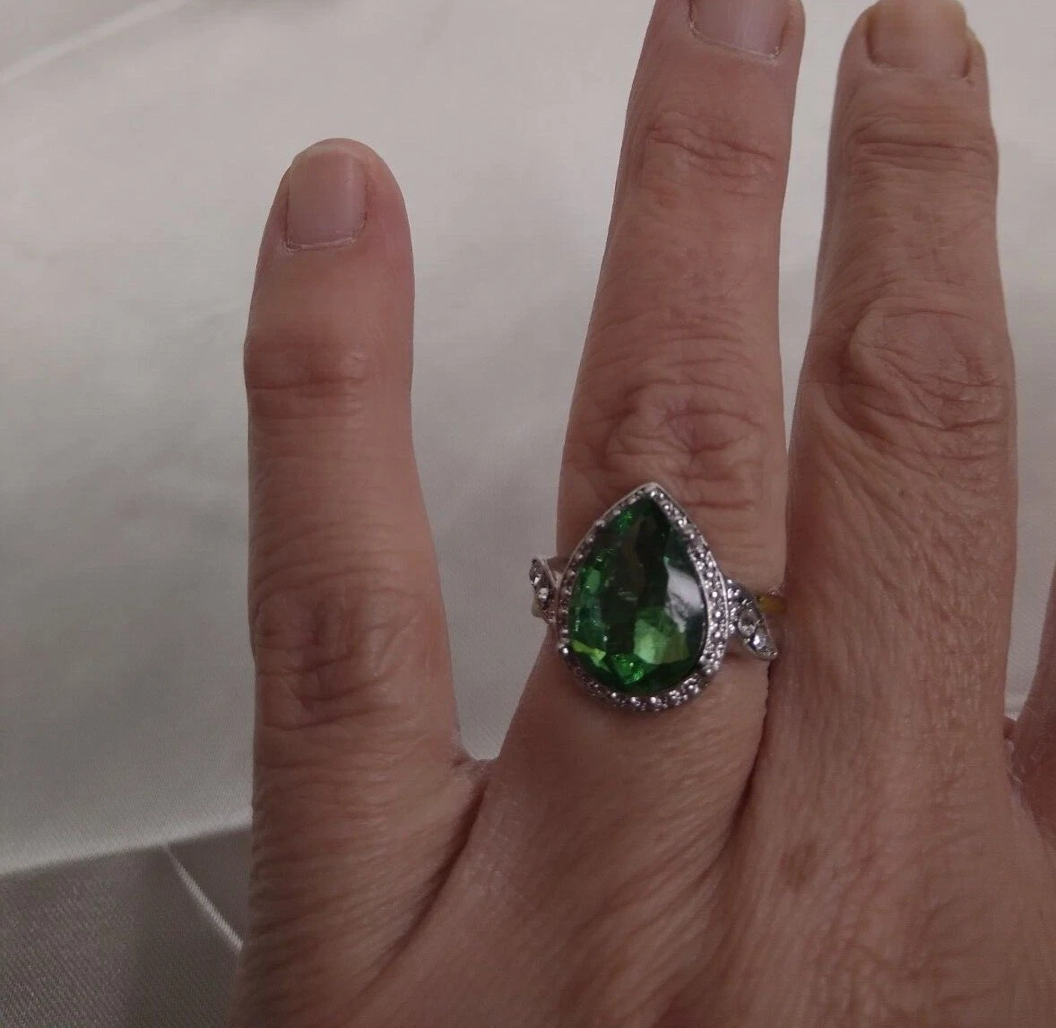 Green stone ladies ring outlet