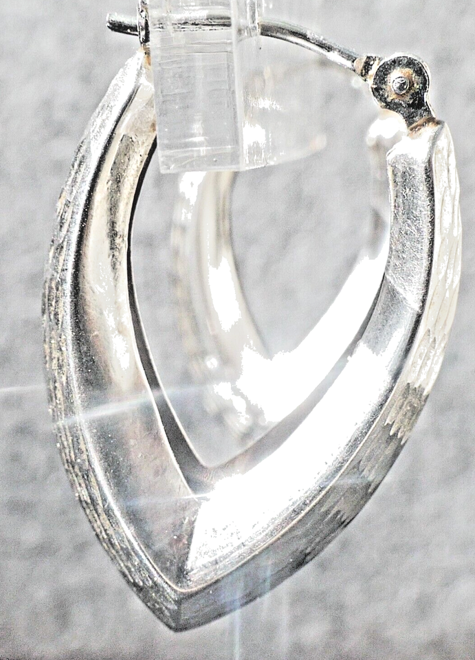 JCM 14K White Gold 1" 15x25mm Textured VDrop Hoop Earrings 1.6 Grams