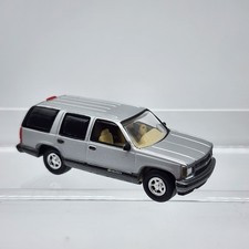 JOHNNY LIGHTNING - 1997 CHEVROLET TAHOE LS 4X4 Silver (RUBBER TIRES) 1/64