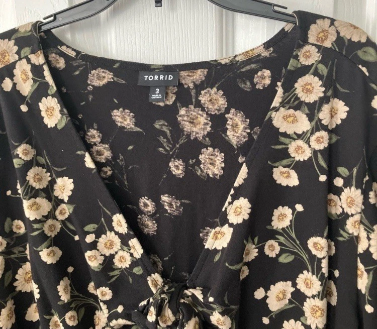 Top Babydoll de algodón con estampado de girasol negro tórrido 3x Foto 2 de 3