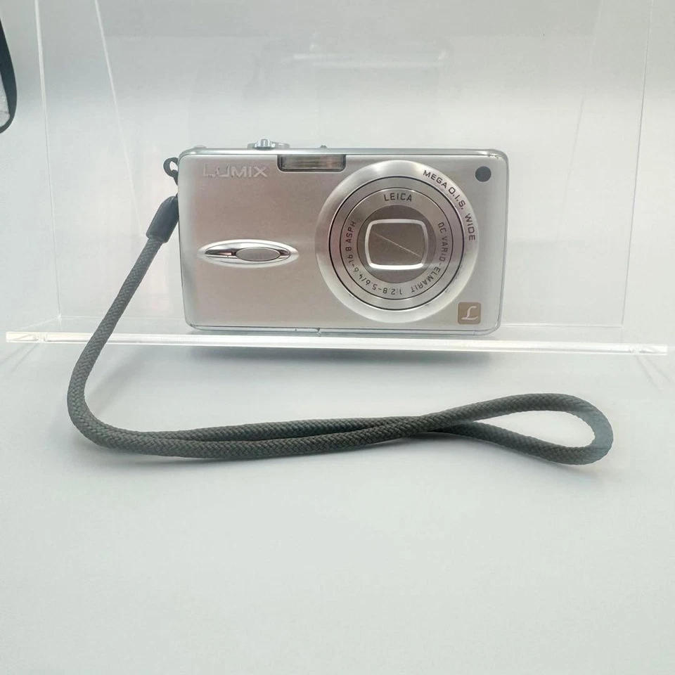 Panasonic LUMIX DMC-FX01 Compact Digital Camera Silver Leica Lens 6MP - Image 4 of 4