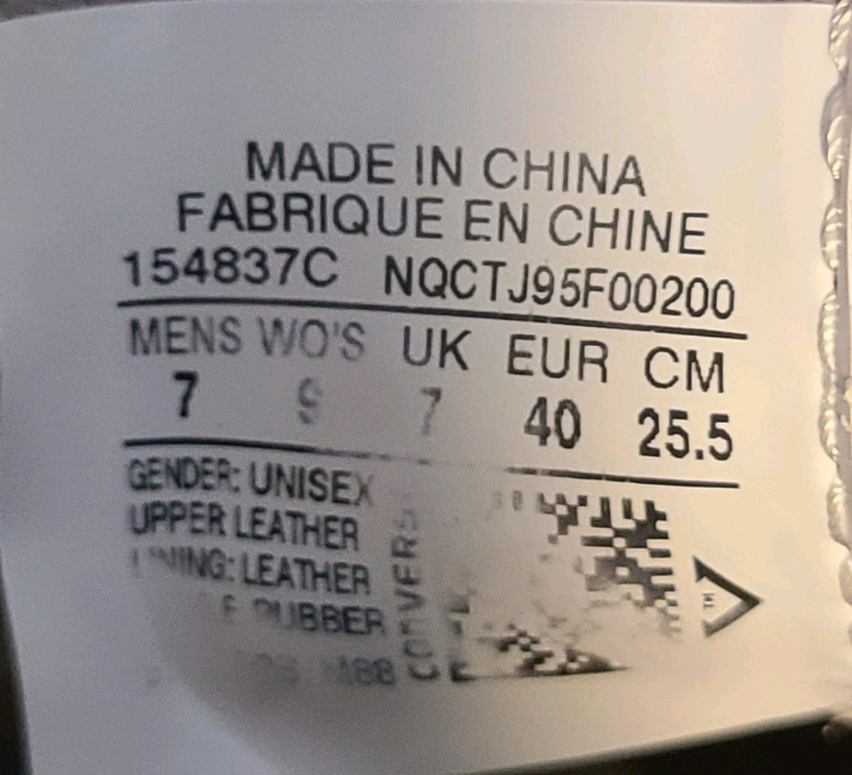 Mens Converse Chuck Taylor All-Star Leather Shoes Size: 7 Womens: 9 Color: White thumbnail 11