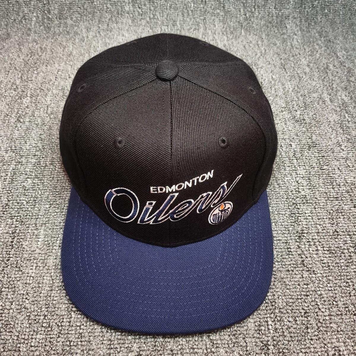 Mitchell & Ness Edmonton Oilers Fitted Flat Brim Black Blue NHL Cap