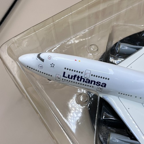 Herpa 1/200 Lufthansa Boeing 747-400 Koln D-ABVR 550031 Plastic model - Picture 9 of 18