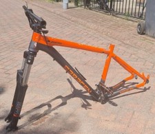 Saracen mantra 27.5inch frame with sr suntour xc30 forks