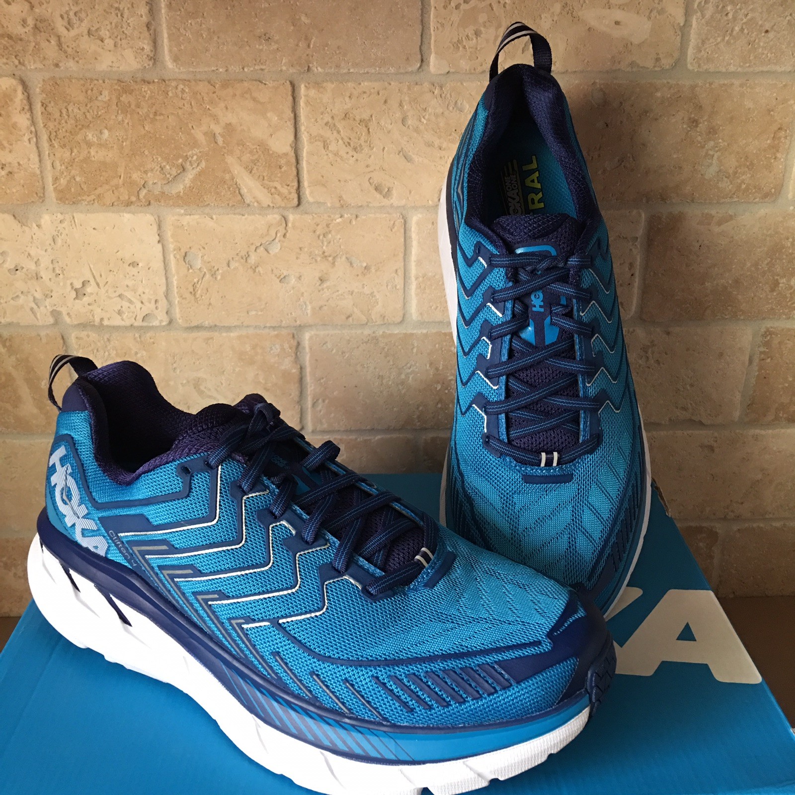 HOKA ONE ONE CLIFTON 4 DIVA blueE TRUE blueE RUNNING SHOES SIZE 9.5 2E WIDE MENS HOKA ONE ONE CLIFTON 4 DIVA blueE TRUE blueE RUNNING SHOES SIZE 9.5 2E WIDE MENS