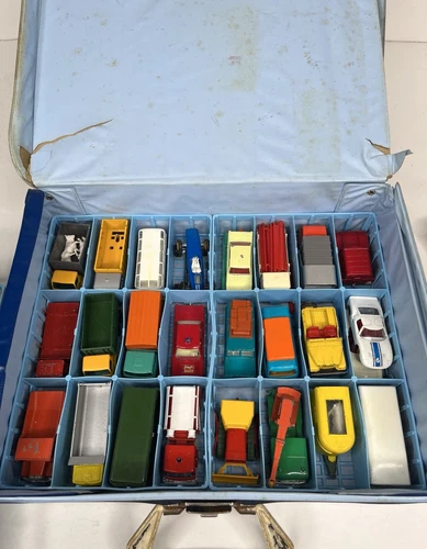 Vintage 1960’s MATCHBOX Lesney Carrying Case Carrier FULL WITH 58 CARS TRUCKS ++