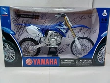 New Ray Yamaha YZ450F 1:6 DieCast with collected signatures