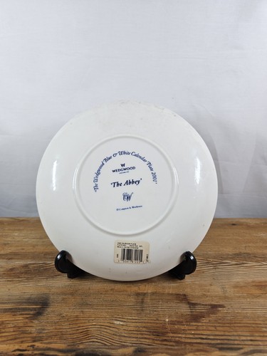 RARE WEDGWOOD 2001 CALENDAR PLATE THE ABBEY COMPTON & WOODHOUSE BLUE WHITE - Picture 16 of 18