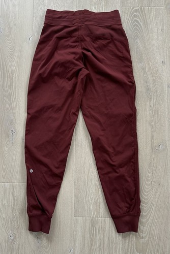 Lululemon Tanzstudio Jogginghose weinrot tief rouge Granat Damengröße 4 - Bild 9 von 12