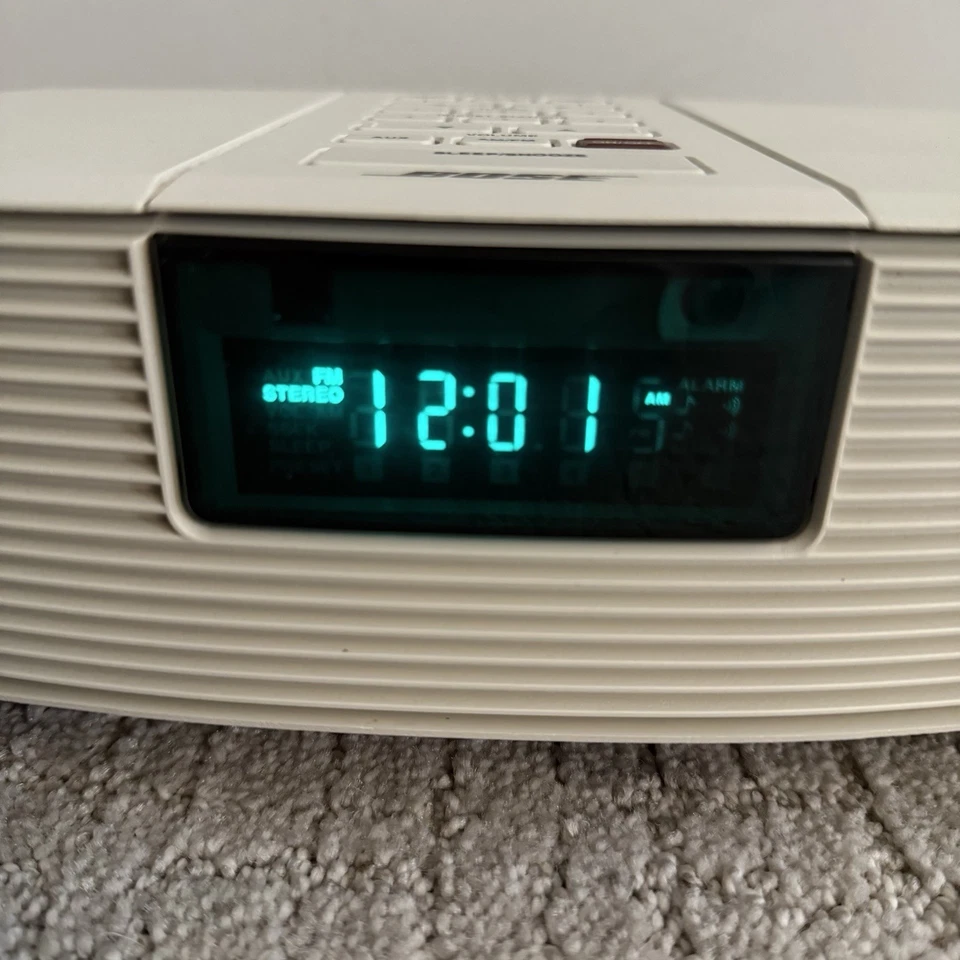 Bose Wave Radio AWR1-1W Alarm Clock AM/FM Radio (White) w/ Remote - TESTED VGC - Image 3 of 4
