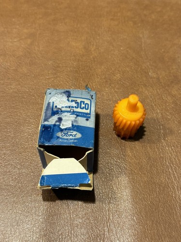 NOS FORD C0AA-17271-G ORANGE 20 TOOTH SPEEDOMETER DRIVE GEAR - Picture 1 of 4