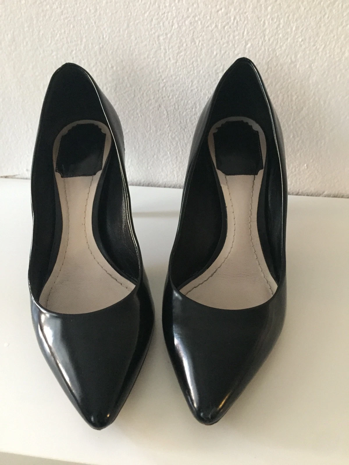 CHRISTIAN DIOR Talons en cuir verni noir   Taille 36